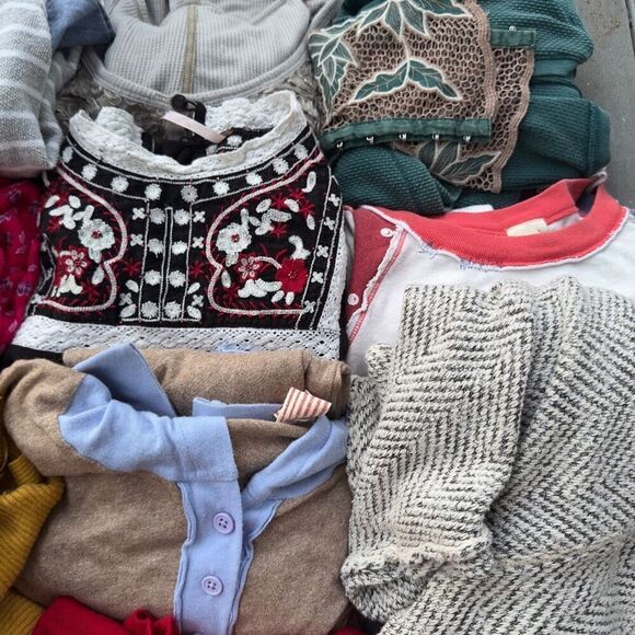 FREE PEOPLE JOIE PHILOSOPHY RESELLER BOX 11 Piece Tops Sweater Non Mystery Box E - Picture 2 of 4